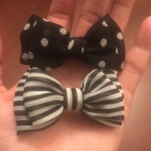 Super cute set of hair pins